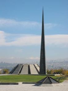 Цицернакаберд. Памятник жертвам геноцида. Мемориал жертв геноцида (фото armenia.orexca.com)